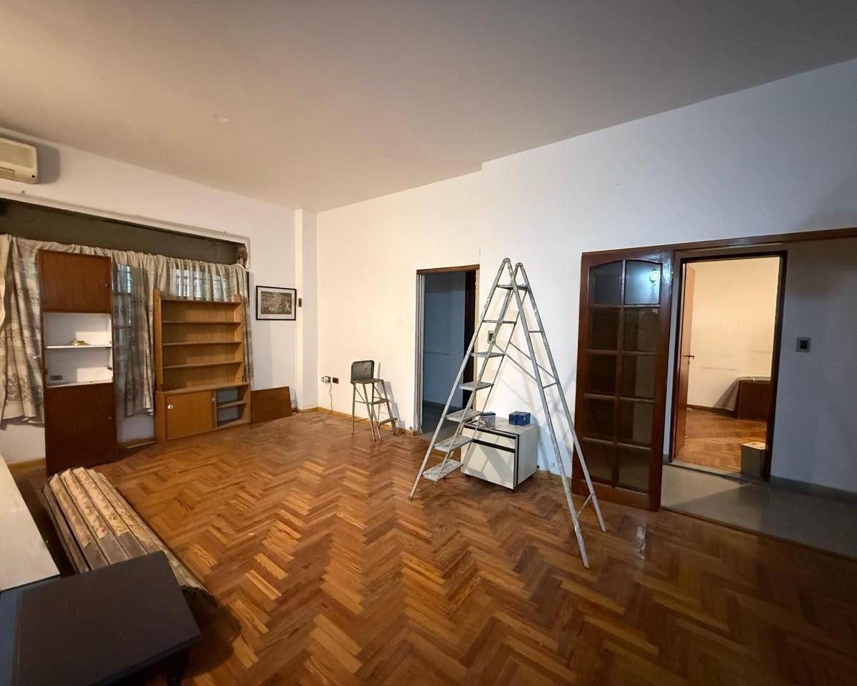 Venta - Casa 4amb con Dep. de 2amb en Lote Propio - Saavedra 1