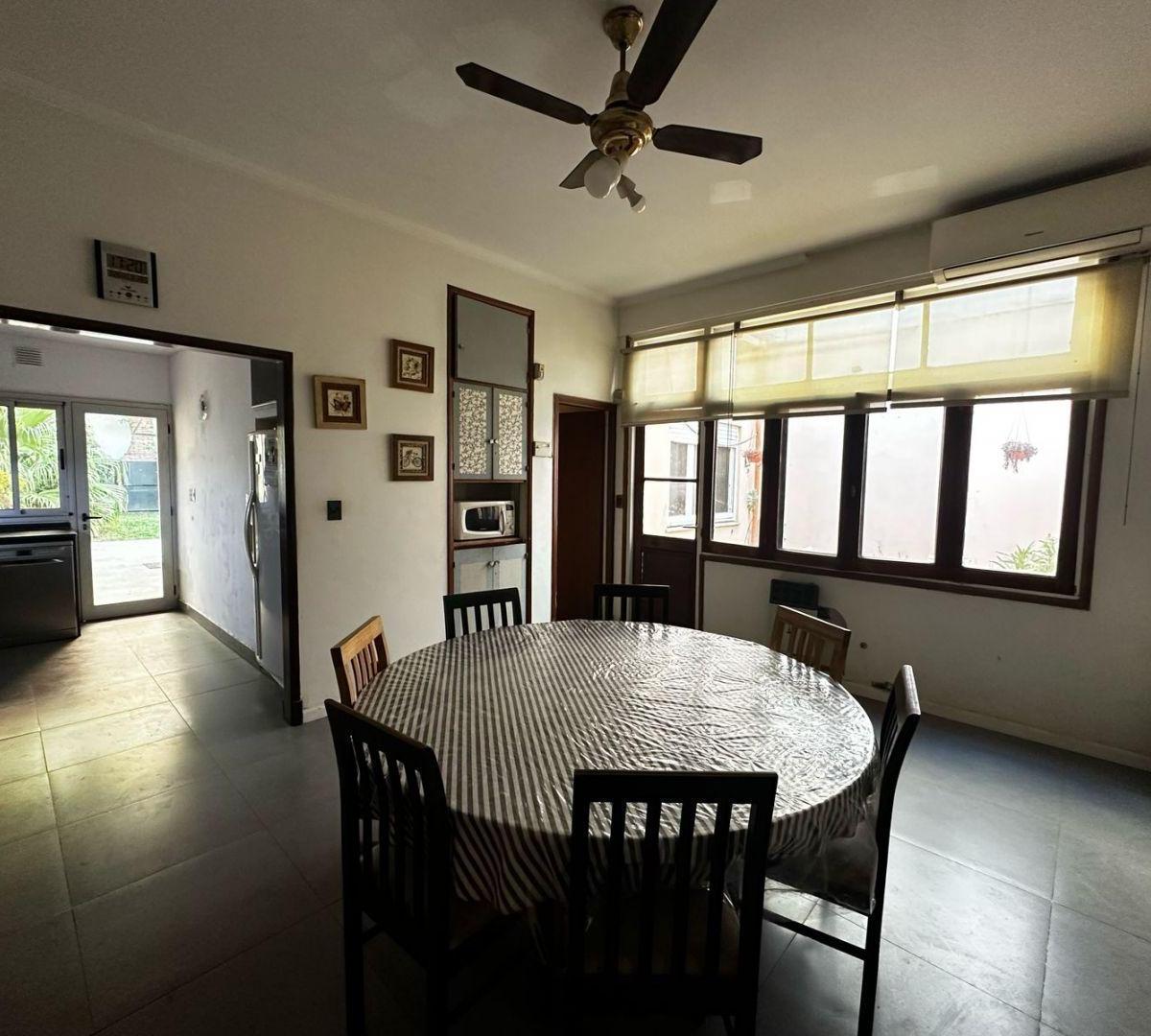 Venta| Casa de 6 Amb Desarrollada en Dos Plantas C/patio, Jardín C/parrilla y Gr 1