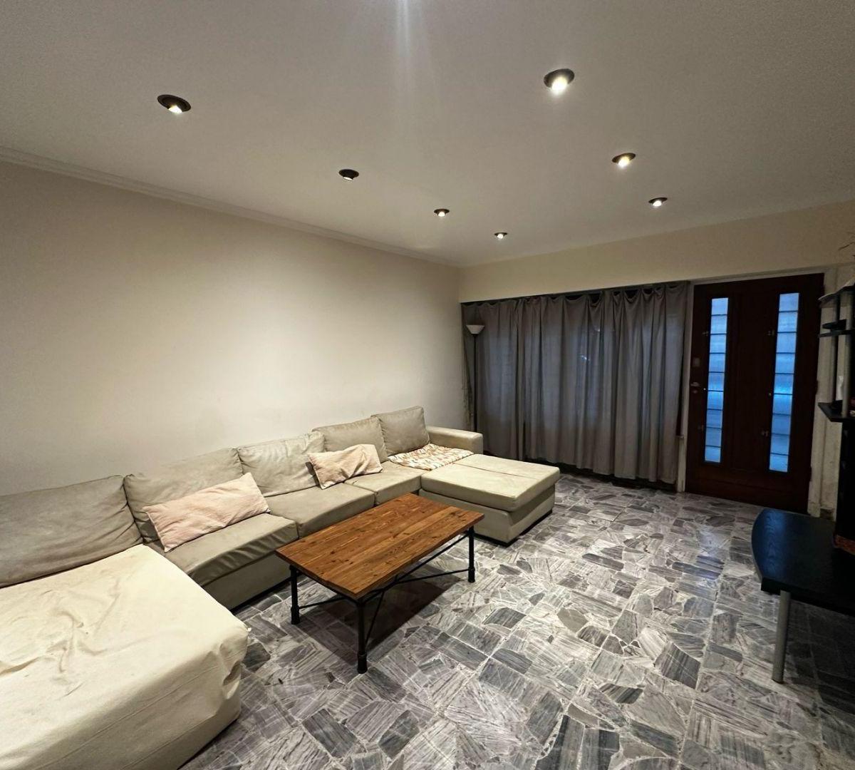 Venta| Casa de 6 Amb Desarrollada en Dos Plantas C/patio, Jardín C/parrilla y Gr 5