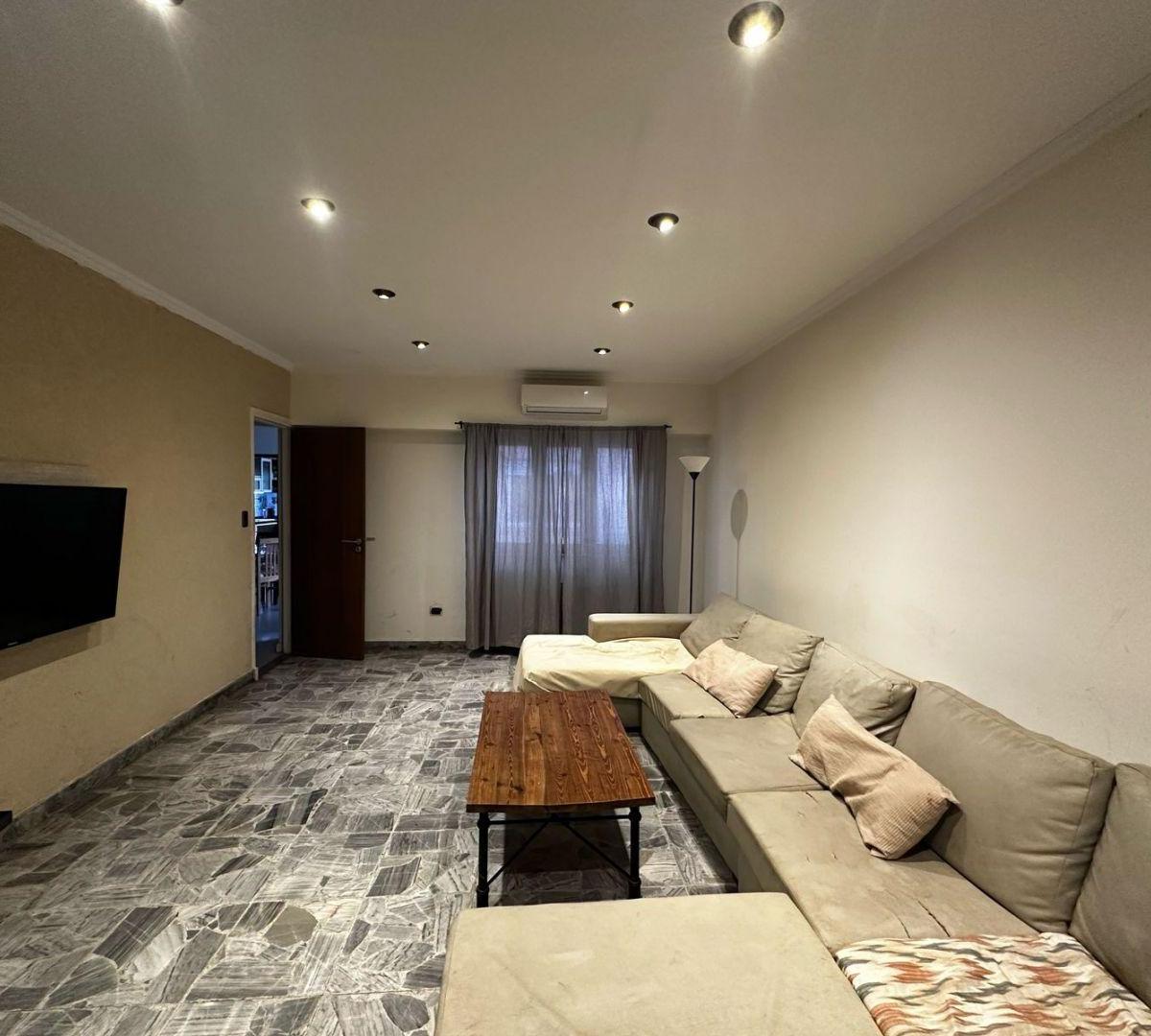 Venta| Casa de 6 Amb Desarrollada en Dos Plantas C/patio, Jardín C/parrilla y Gr 1