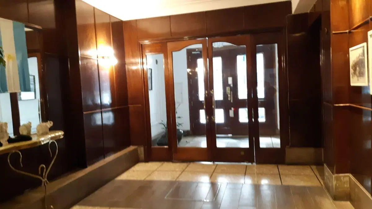 Al frente con balcón cocina con isla 1