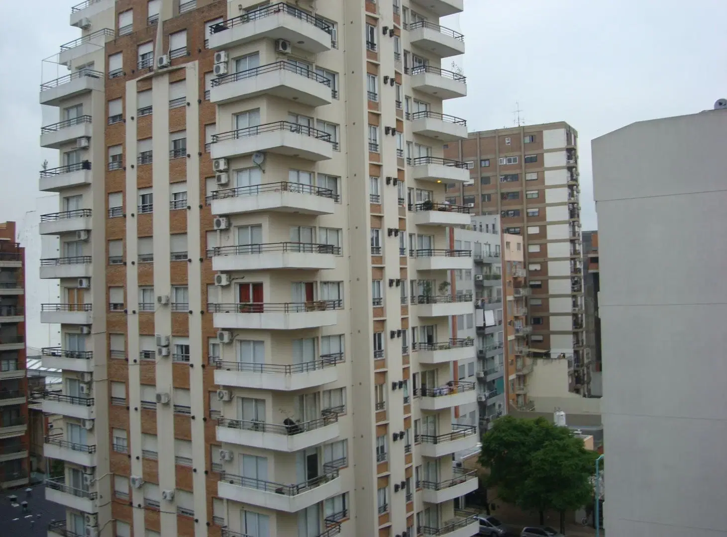 1 amb con balcon al frente proximo Subte 3