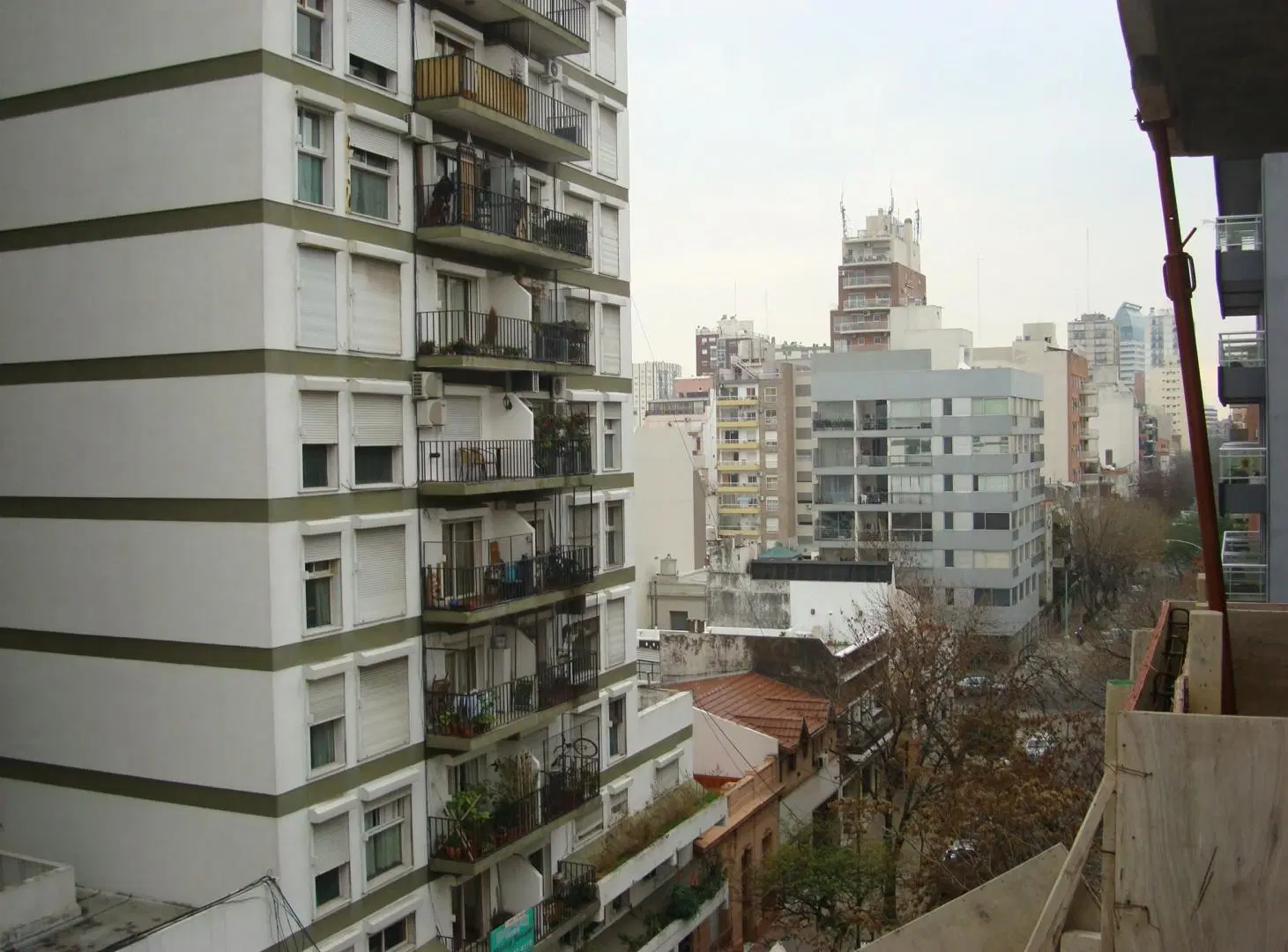 1 amb con balcon al frente proximo Subte 1