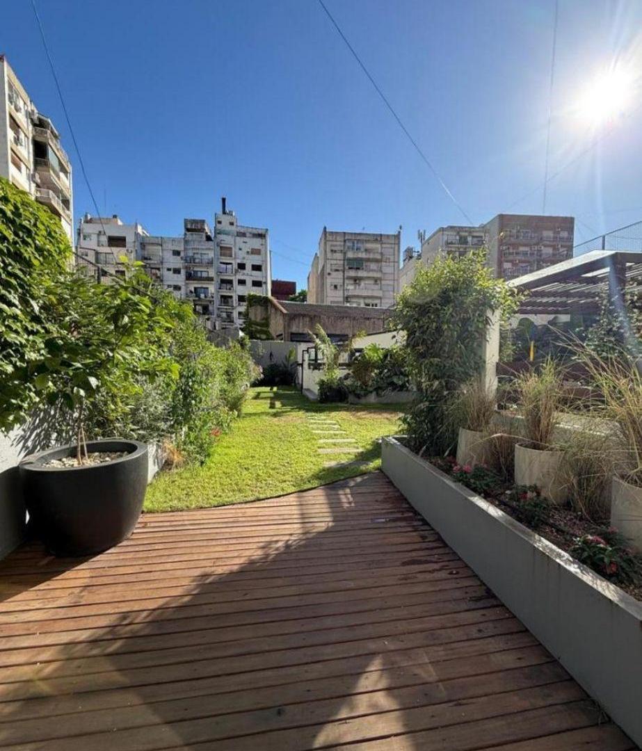 Foto de Departamento tipo PH 270 mt totales con jardín y quincho reciclado, imagen 1