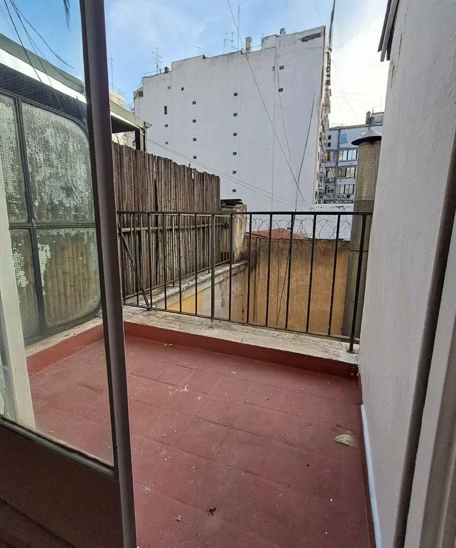 MUY BUENA UBICACIÒN - MONOAMBIENTE - BALCÒN -CONTRAFRENTE - MUY LUMINOSO - PISOS DE PARQUET -27 M2 4