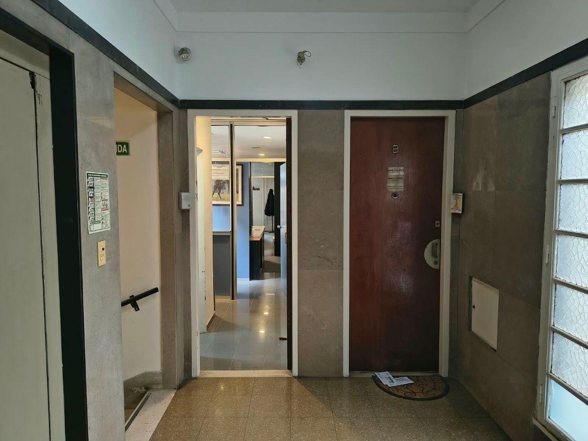 Foto de oportunidad !!! apto profesional o vivienda -2 ambientes - contrafrente, imagen 2