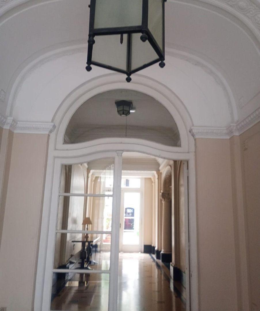 Foto de ED. ESTILO FRANCE- PISO - 7 AMBIENTES - DEP. DE SERVICIO- BALCÓN -DOBLE, imagen 1