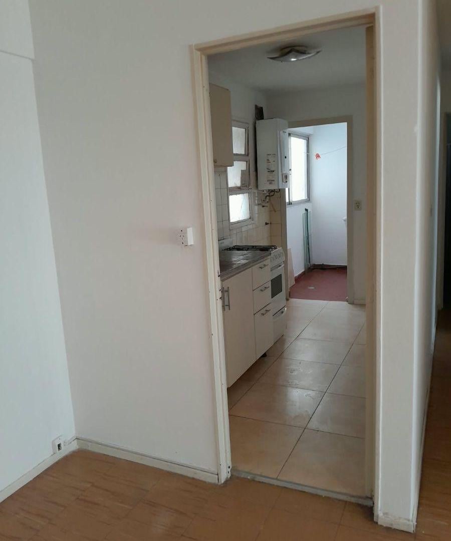 Foto de BELGRANO R - BUEN EDIFICIO - 3 AMB.- COCINA - BAÑO COMPLETO - LAVADERO, imagen 5