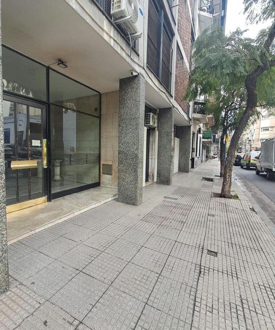 Foto de EDIFICIO DE CATEGORÍA - 4 AMBIENTES CON DEPENDENCIA DE SERVICIO, imagen 3