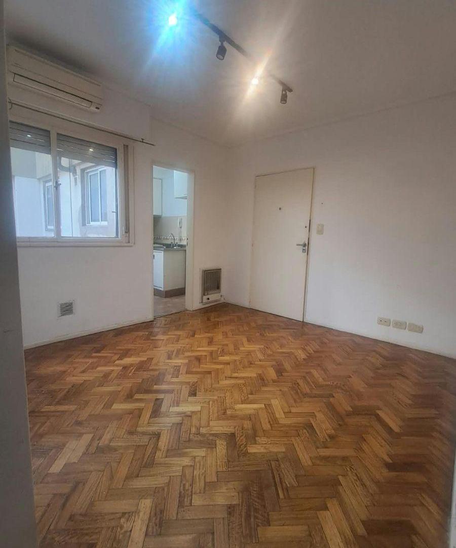 Foto de RECOLETA -AZCUENAGA Y JUNCAL - MUY LINDO DOS AMBIENTES - COCINA - BAÑO, imagen 4