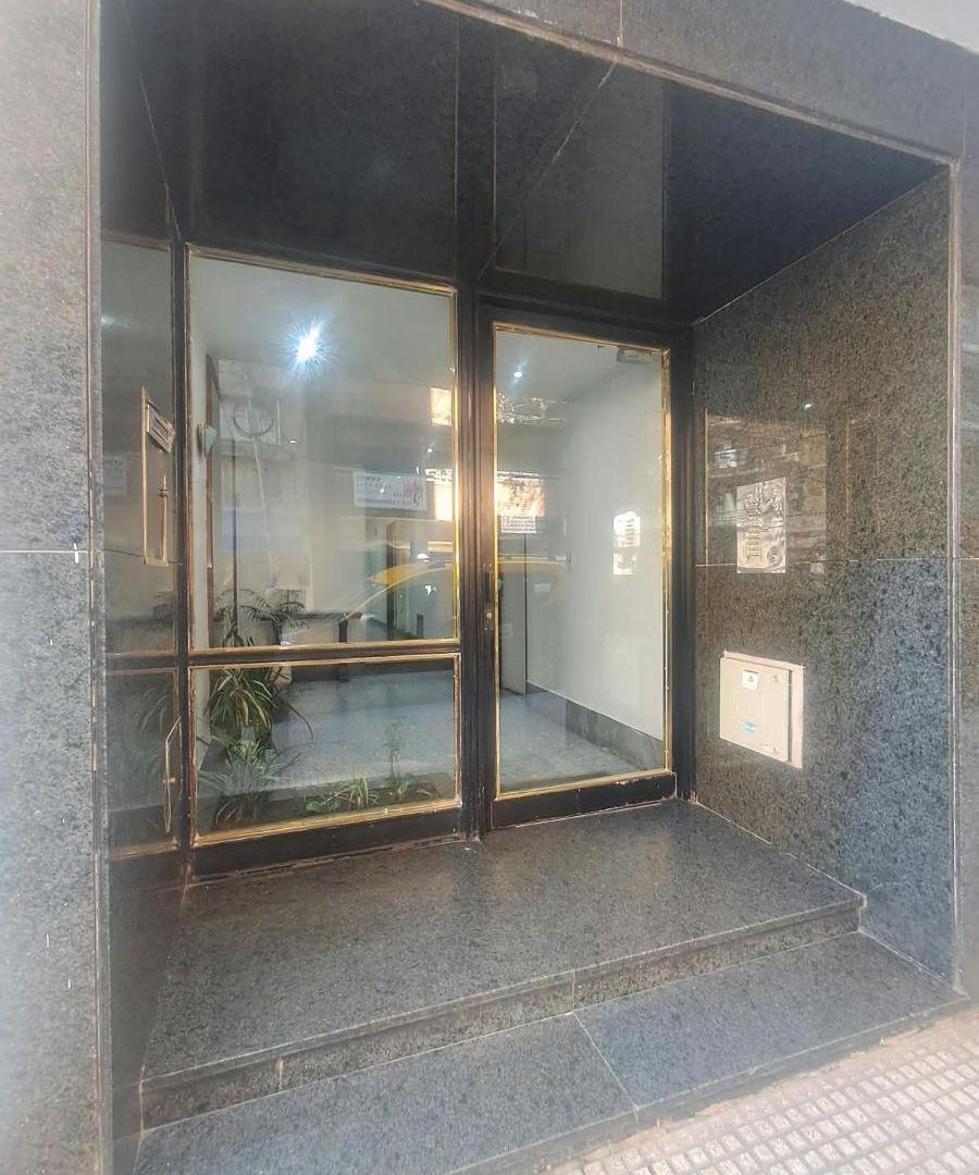 Foto de RECOLETA -AZCUENAGA Y JUNCAL - MUY LINDO DOS AMBIENTES - COCINA - BAÑO, imagen 1