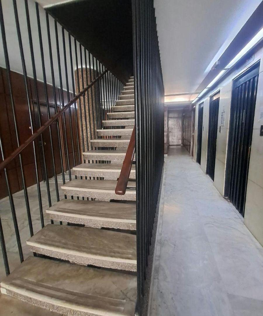 Foto de EDIFICIO DE CATEGORÌA - 4 AMBIENTES CON DEP DE SERVICIO -MUY LUMINOSO, imagen 5