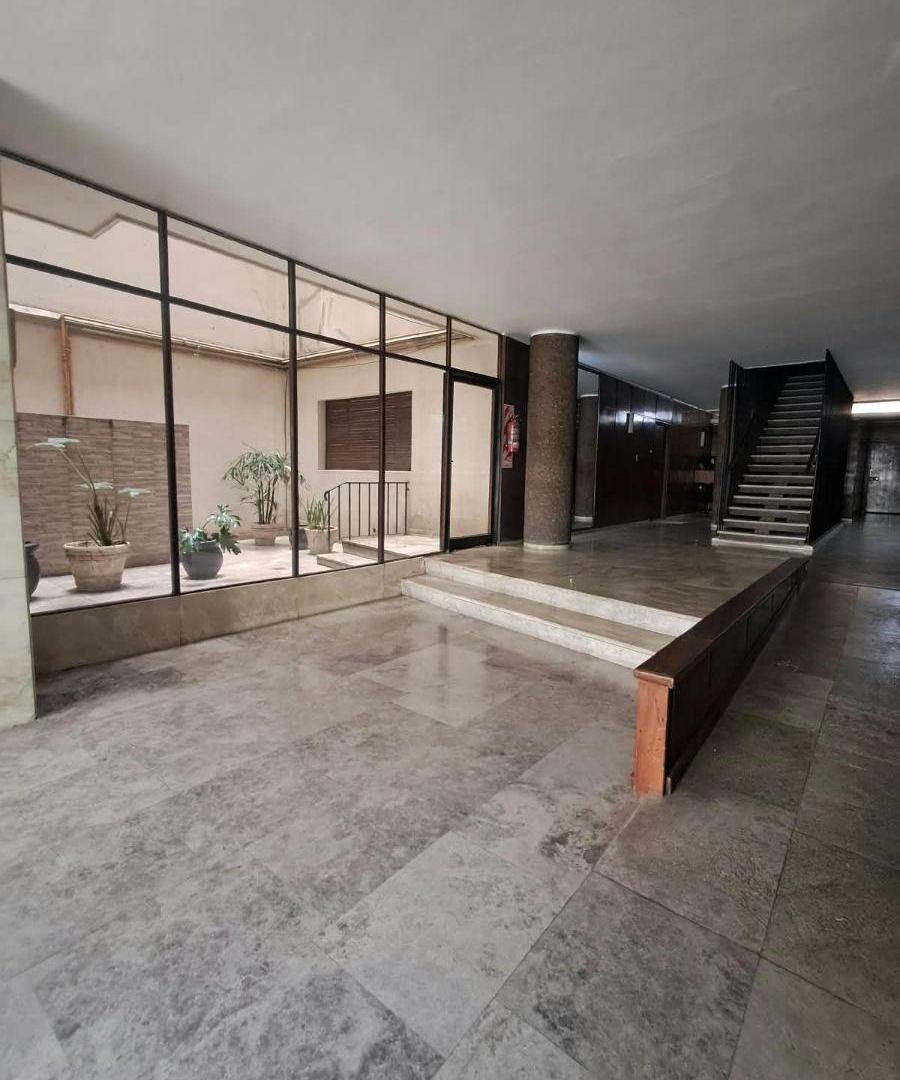 Foto de EDIFICIO DE CATEGORÌA - 4 AMBIENTES CON DEP DE SERVICIO -MUY LUMINOSO, imagen 4