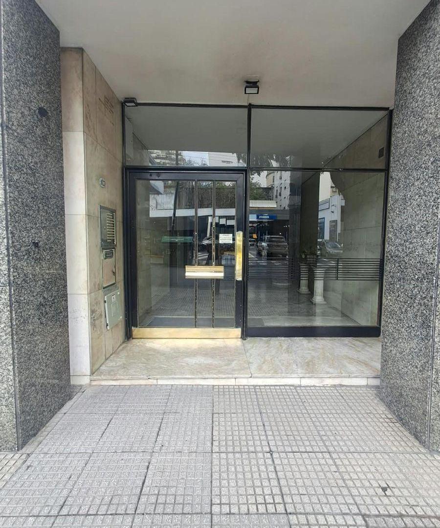 Foto de EDIFICIO DE CATEGORÌA - 4 AMBIENTES CON DEP DE SERVICIO -MUY LUMINOSO, imagen 1