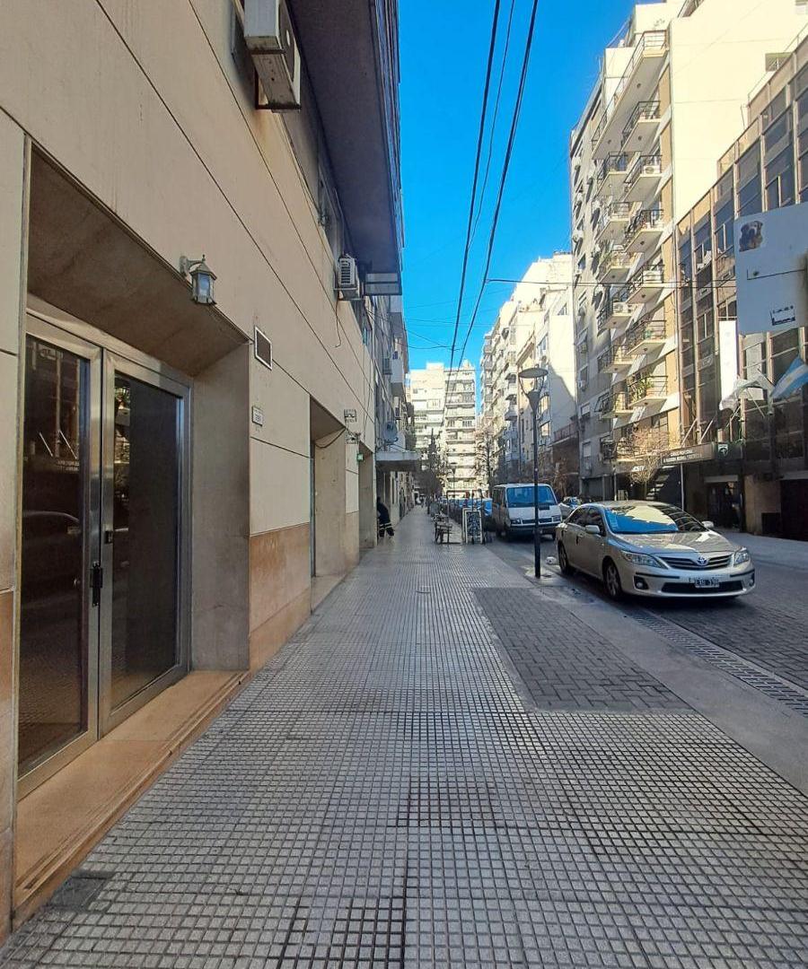 Foto de BUEN EDIFICIO - 3 AMBIENTES -FRENTE -BALCÓN-MUY BUENA LUZ -PISOS DE, imagen 1