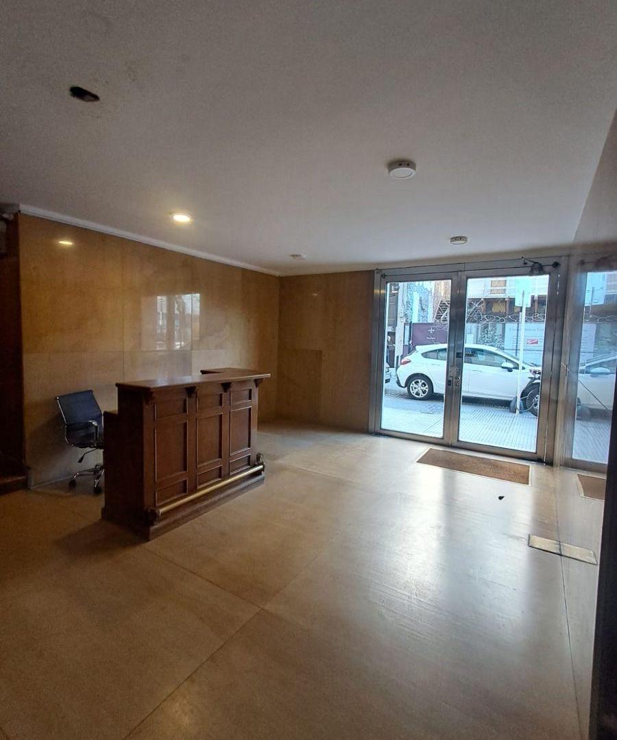 Foto de 3AMBIENTES - BALCÓN -FRENTE - EXCELENTE LUZ -MUY BUEN EDIFICIO, imagen 2