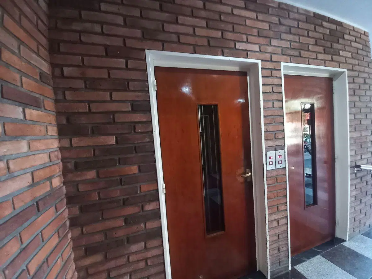 San Isidro Dto. 2 ambientes, Frente, balcón, a mts. a Av. Centenario, próximo a estación San Isidro. 1
