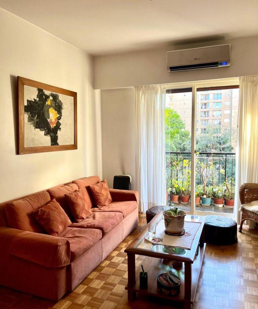 Lindo e impecable 3 amb con balcón. Todo sol y vista a verde!