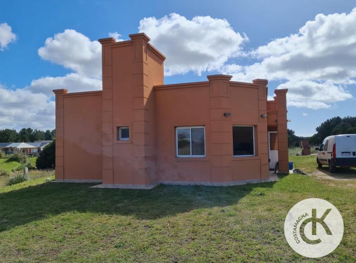 CASA EN VENTA Y ALQUILER | BARRIO RESIDENCIAL| COSTA ESMERALDA