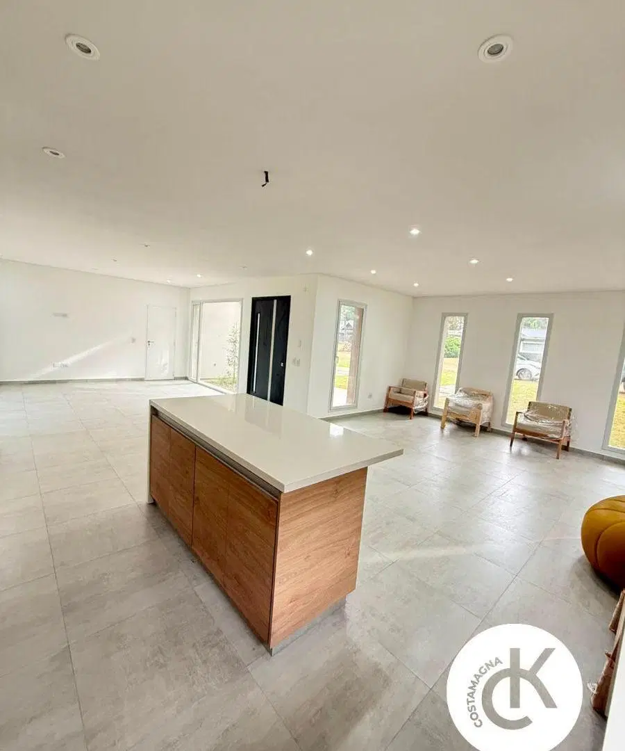 CASA A ESTRENAR | EN VENTA | 4 AMBIENTES | BARRIO ÁLAMOS | PINAMAR 2
