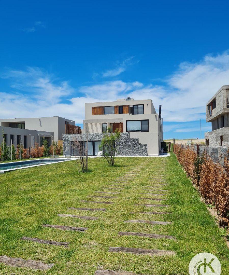 Foto de CASA EN ALQUILER TEMPORADA 2027 | 6 AMBIENTES | COSTA ESMERALDA |, imagen 4