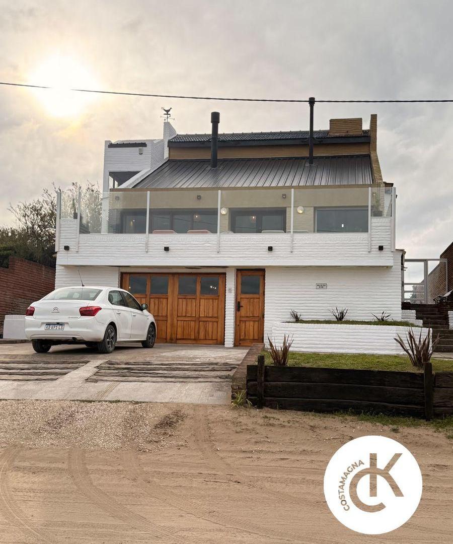 Foto de CASA EN ALQUILER | FRENTE AL MAR | PINAMAR | 3 DORMITORIOS + DEPENDENCIA, imagen 1