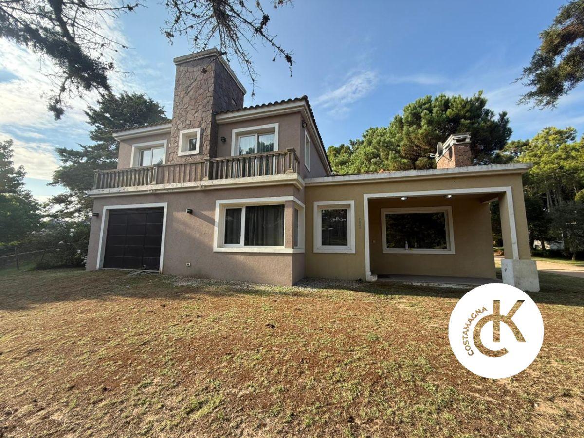 Foto de CASA EN ALQUILER TEMPORADA 2027 | 4 DORMITORIOS | BARRIO TRIDENTE |, imagen 1