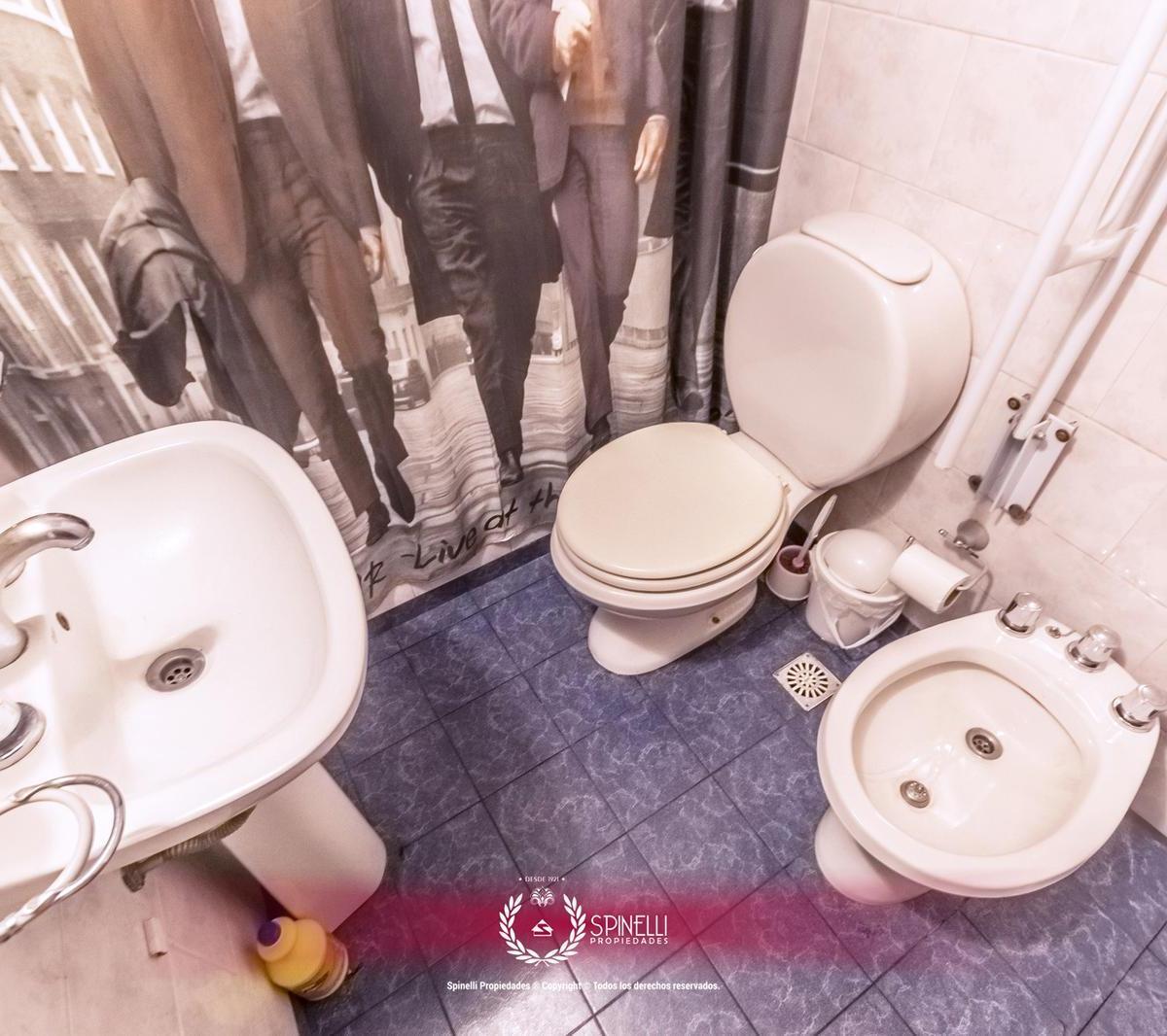Casa con Terreno Propio de 111 m² a Reciclar Terraza y Parrilla Gran Oportunidad! 4