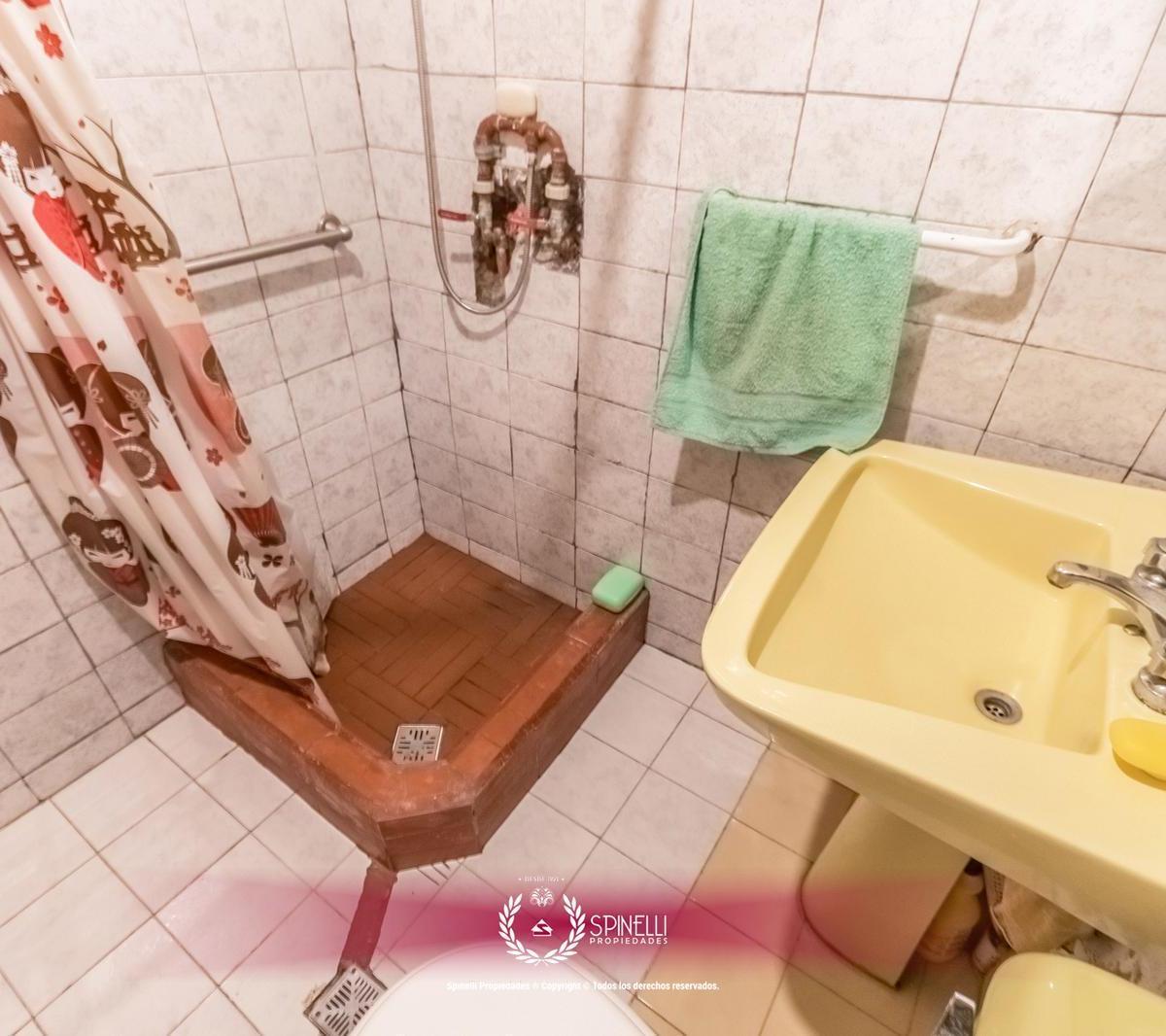 Casa con Terreno Propio de 111 m² a Reciclar Terraza y Parrilla Gran Oportunidad! 1