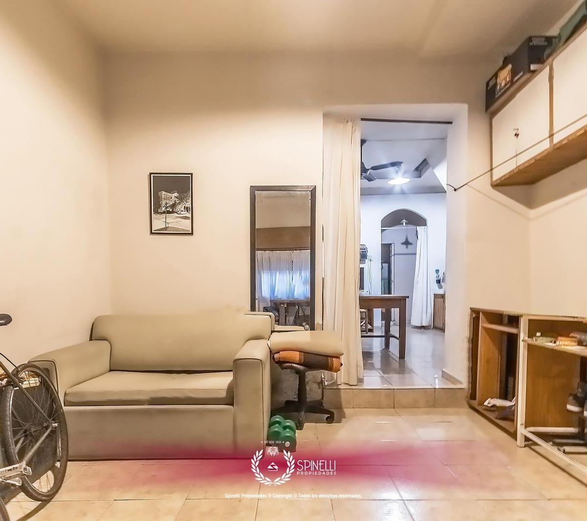 Casa con Terreno Propio de 111 m² a Reciclar Terraza y Parrilla Gran Oportunidad! 5