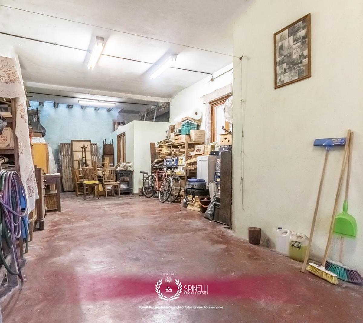 Casa con Terreno Propio de 111 m² a Reciclar Terraza y Parrilla Gran Oportunidad! 2