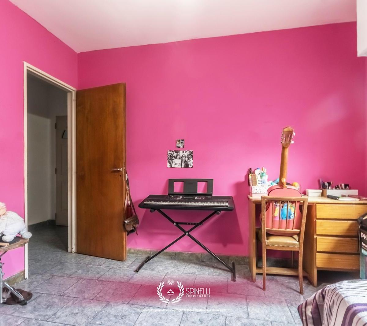 Casa con Terreno Propio de 111 m² a Reciclar Terraza y Parrilla Gran Oportunidad! 2