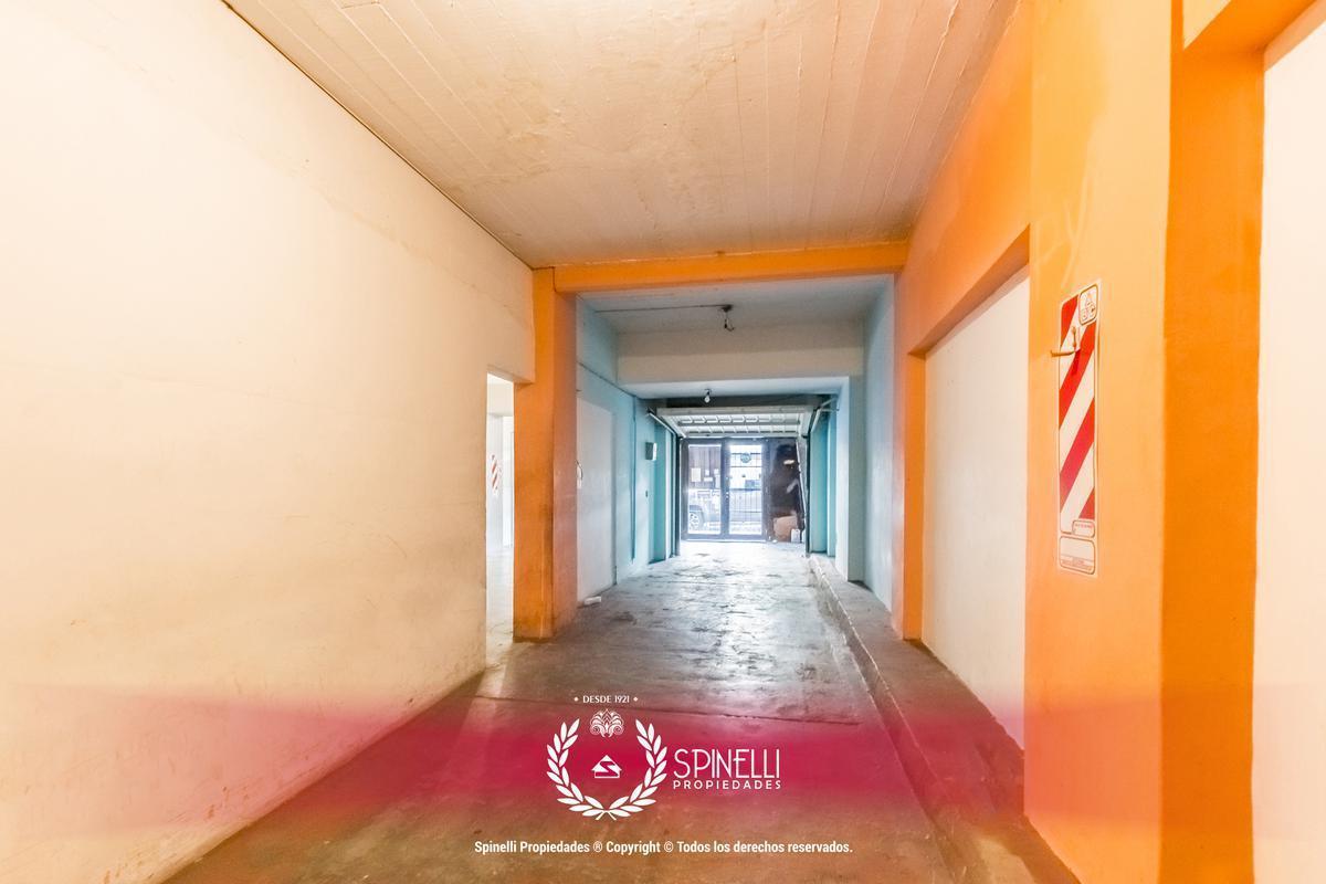 Foto de Local comercial · 228M2 · en el cruce de avenidas más comercial del, imagen 2