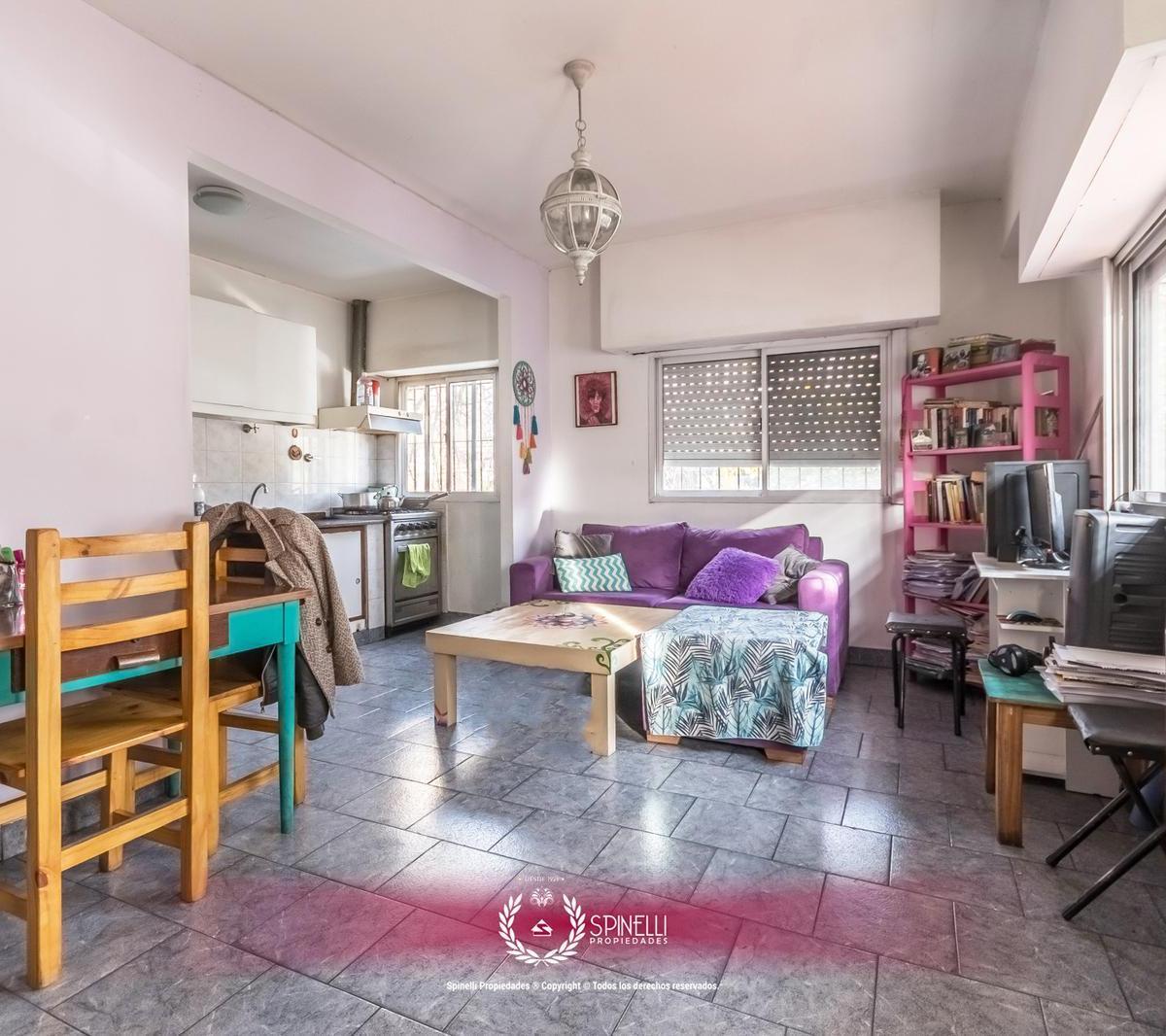 Casa con Terreno Propio de 111 m² a Reciclar Terraza y Parrilla Gran Oportunidad! 3