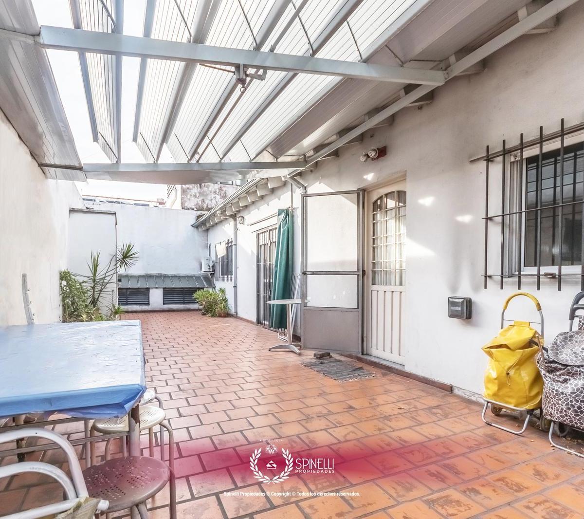 Casa con Terreno Propio de 111 m² a Reciclar Terraza y Parrilla Gran Oportunidad! 2