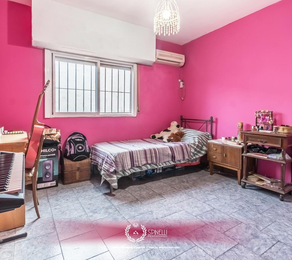 Casa de 175 m² Sobre Terreno de 111 m² a Reciclar Terraza y Parrilla Gran Oportunidad! 2