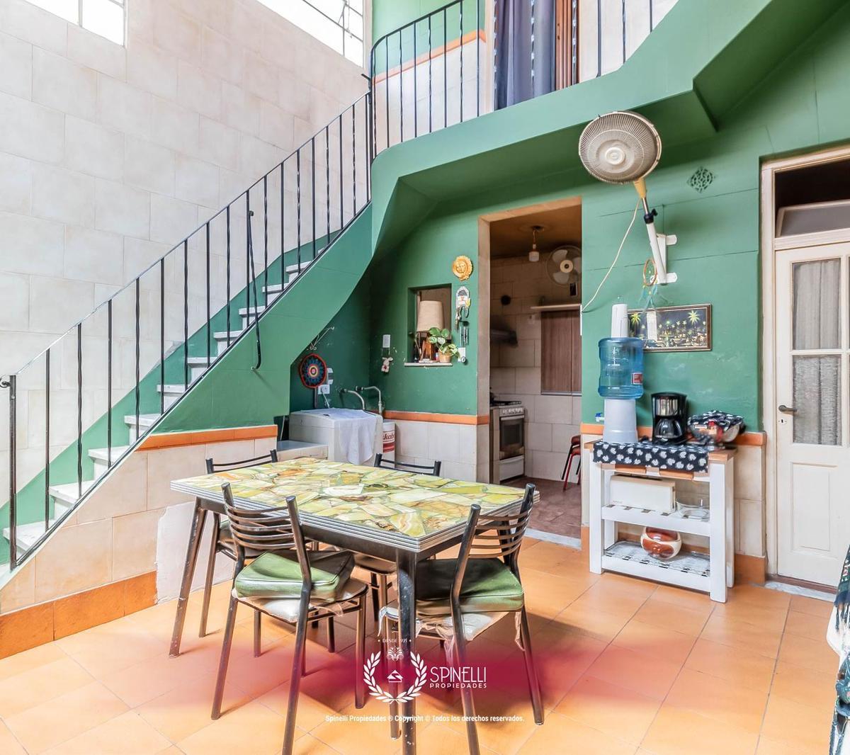 Venta PH 4 Ambientes 116 m² Duplex con Patio / Estar y Terraza Propia en Parque Patricios 3