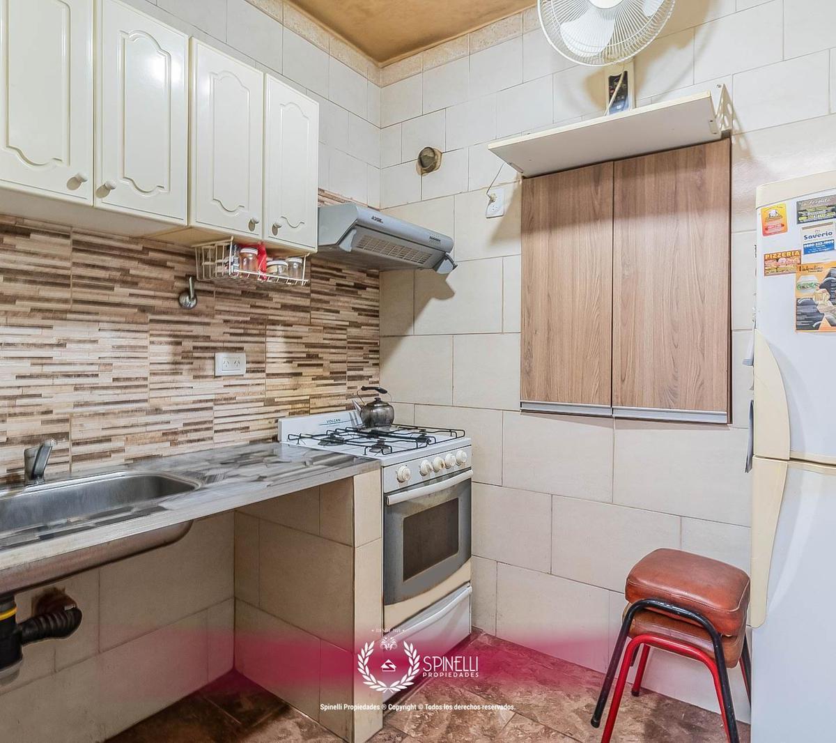 Venta PH 4 Ambientes 116 m² Duplex con Patio / Estar y Terraza Propia en Parque Patricios 5