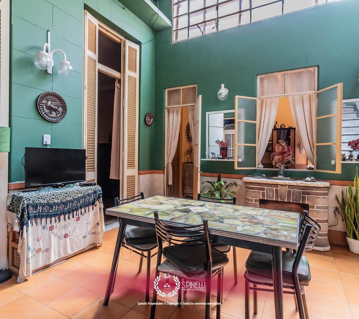 Venta PH 4 Ambientes 116 m² Duplex con Patio / Estar y Terraza Propia en Parque Patricios 3