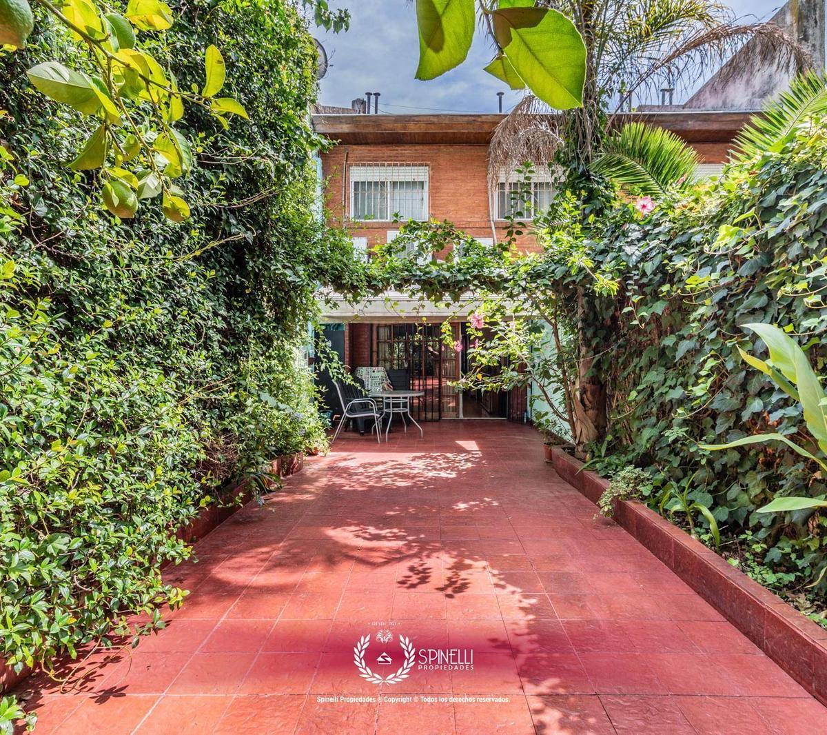 Venta Duplex PH Tipo Casa 4 Ambientes 139 m² con Patio Jardín Parrilla 3 Baños Único en Boedo Almagro 1