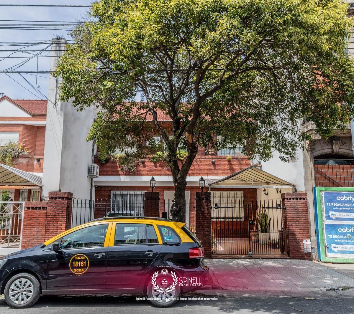 Venta Duplex PH Tipo Casa 4 Ambientes 139 m² con Patio Jardín Parrilla 3 Baños Único en Boedo Almagro 3