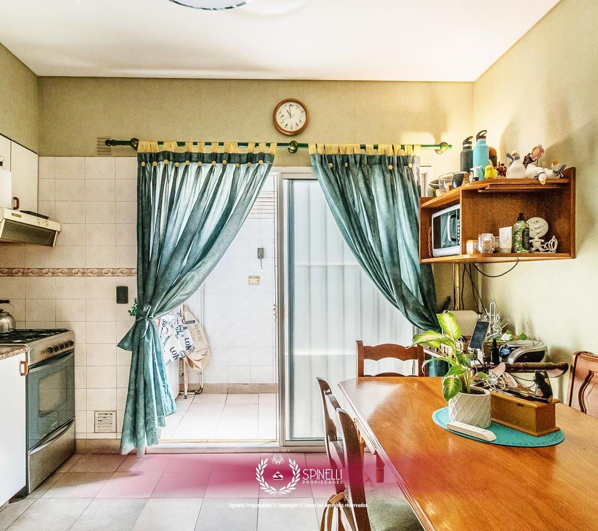Venta Duplex PH Tipo Casa 4 Ambientes 139 m² con Patio Jardín Parrilla 3 Baños Único en Boedo Almagro 2