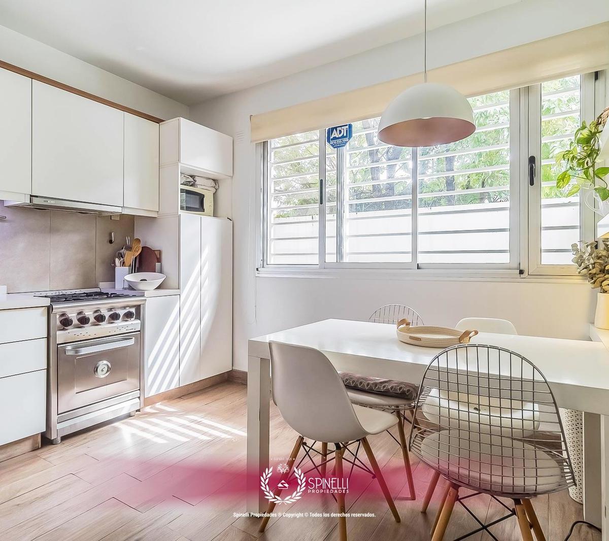 Venta Triplex PH Tipo Casa 4 Ambientes 174 m² con Patio Jardín Terraza Parrilla Cochera 3 Baños Boedo 2