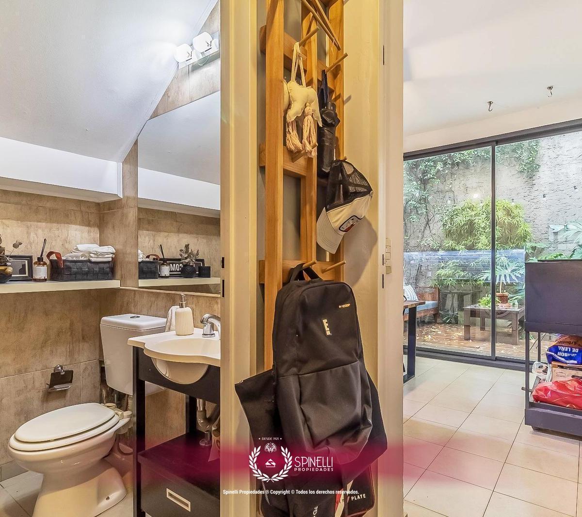 Venta Triplex PH Tipo Casa 4 Ambientes 174 m² con Patio Jardín Terraza Parrilla Cochera 3 Baños Boedo 4