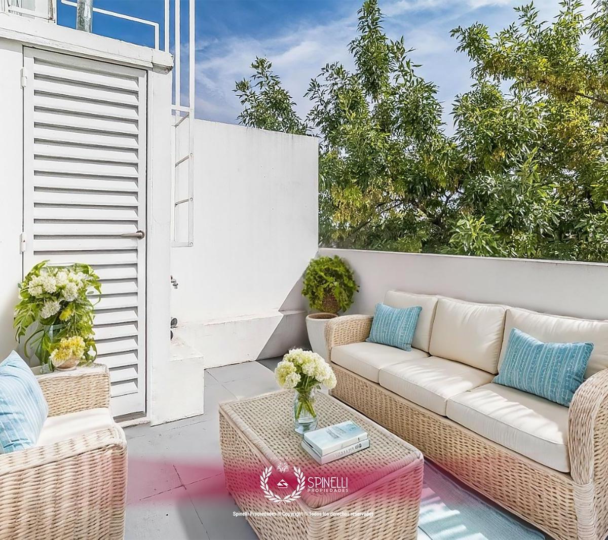 Venta Triplex PH Tipo Casa 4 Ambientes 174 m² con Patio Jardín Terraza Parrilla Cochera 3 Baños Boedo 2