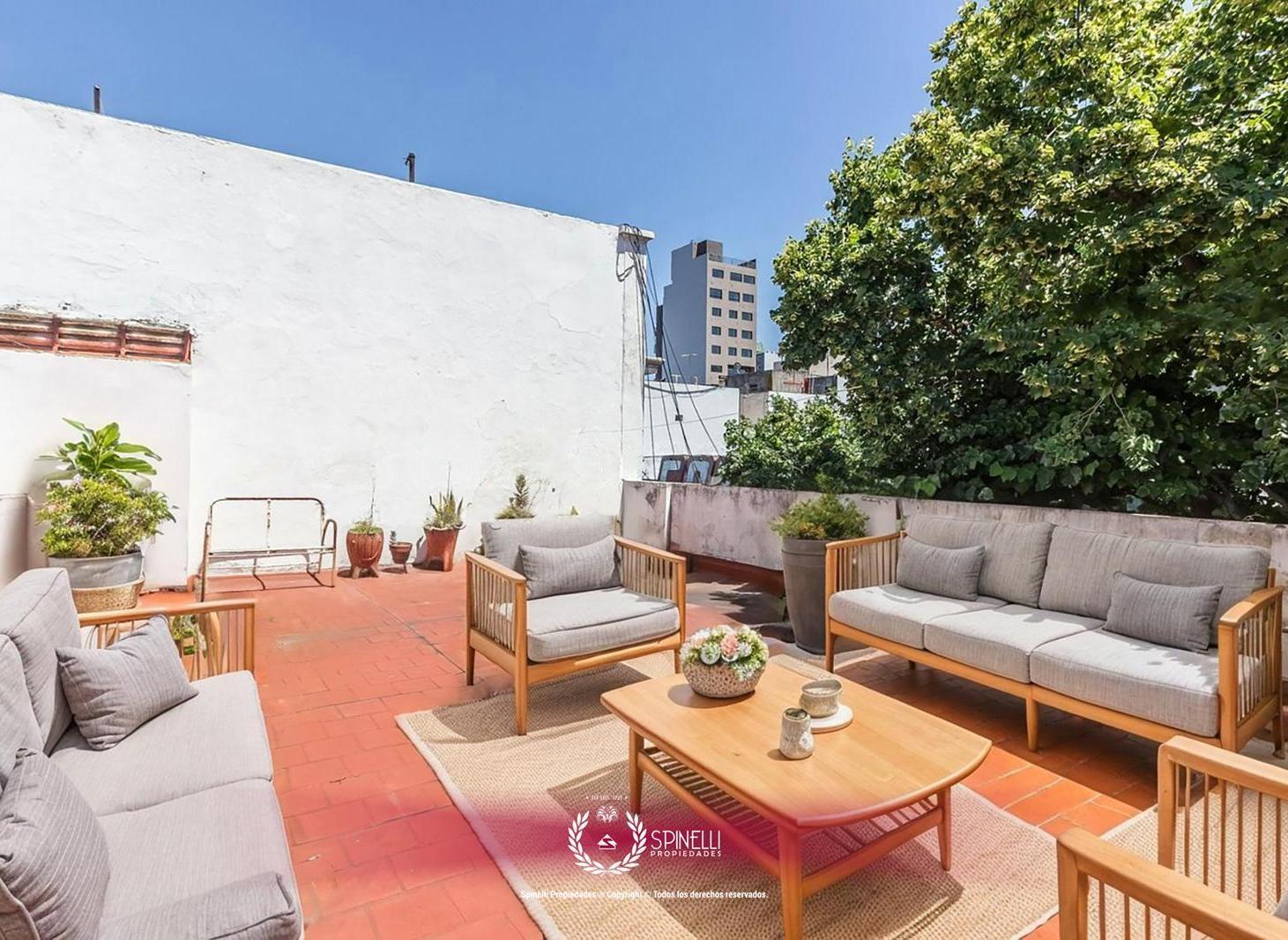 Venta departamento ph 3 ambientes con dependencia 130M² exclusiva terraza propia en Boedo a reciclar