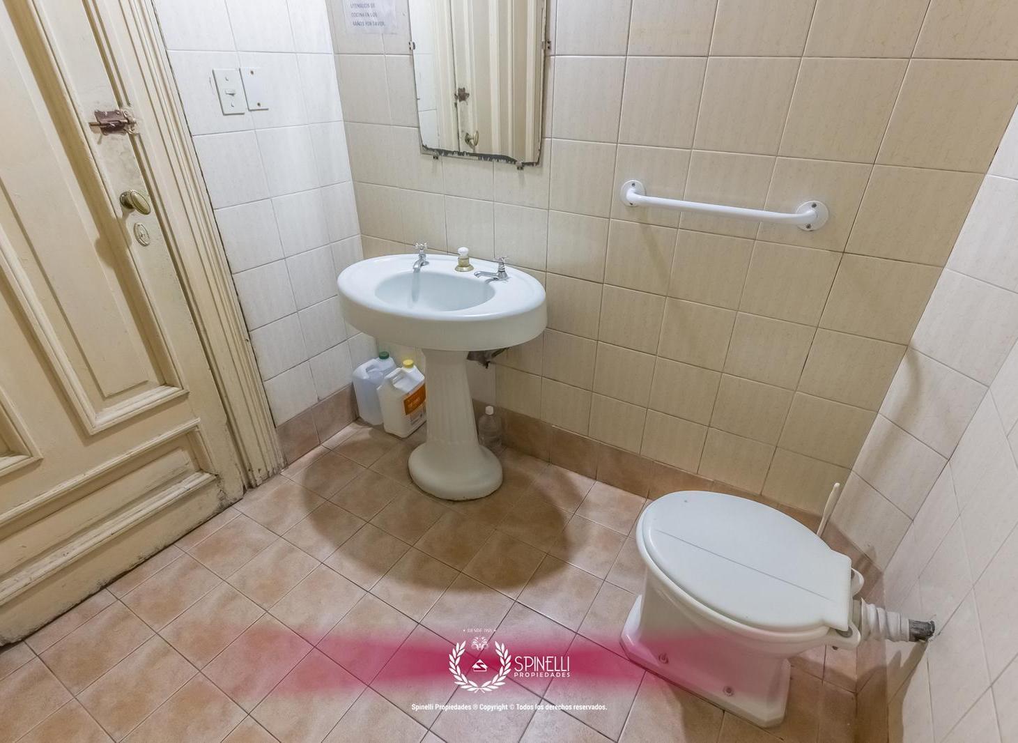 Venta piso departamento hotel 14 ambientes 294M² Balvanera 3 baños 2 toilettes rentable oportunidad