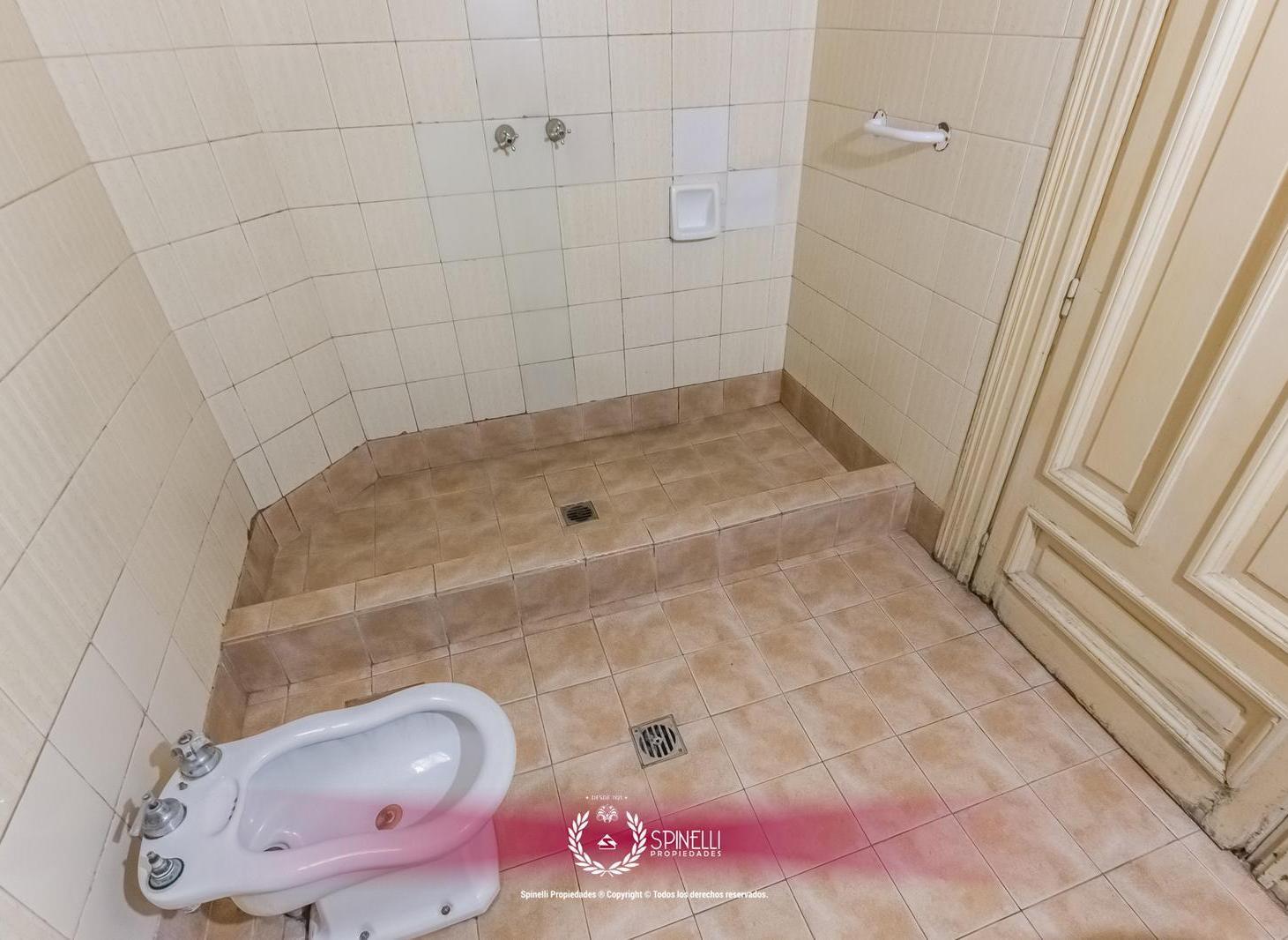 Venta piso departamento hotel 14 ambientes 294M² Balvanera 3 baños 2 toilettes rentable oportunidad