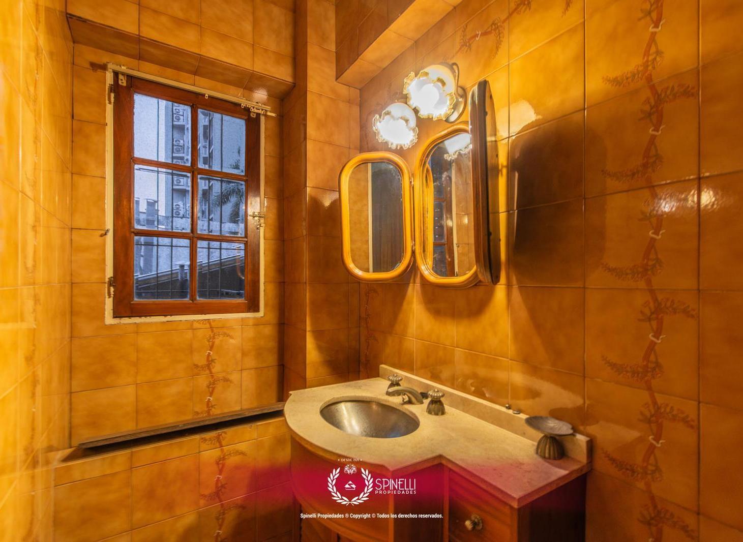 Venta casa en Boedo 4 ambientes 320M² sobre terreno de 223M² en Boedo terraza parrilla jardin garage