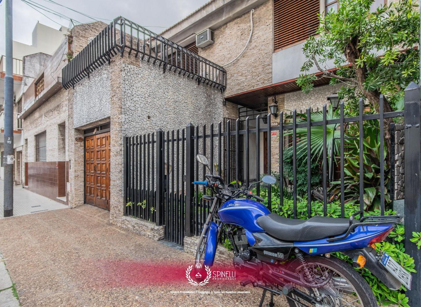 Venta casa en Boedo 4 ambientes 320M² sobre terreno de 223M² en Boedo terraza parrilla jardin garage